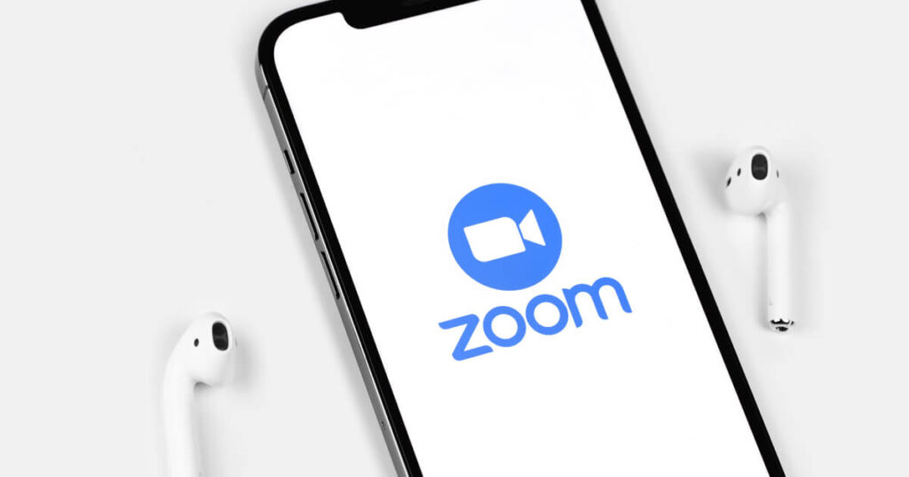 zoomと表示されているスマホ