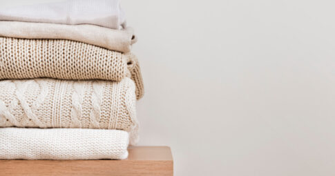 【メルカリ】送料をおさえるセーターの梱包方法は？おすすめの配送方法も解説
